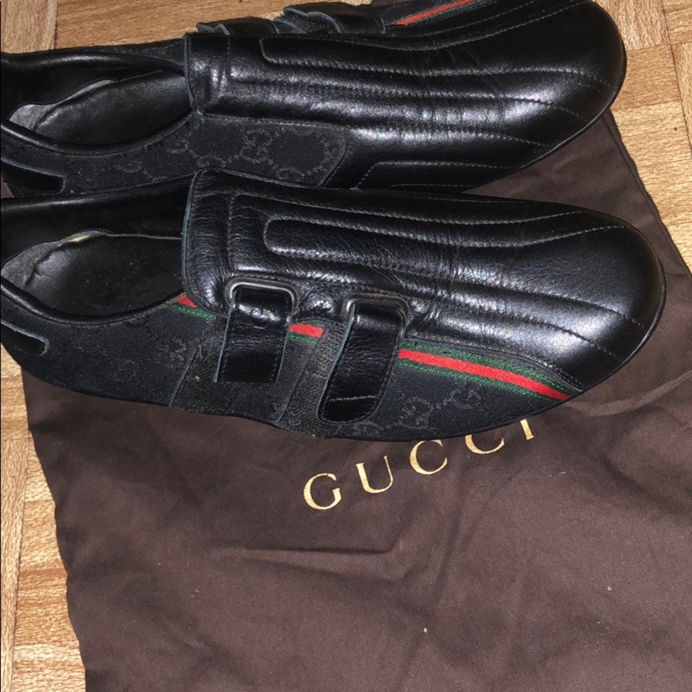 Great condition , no box , comes with dust bag